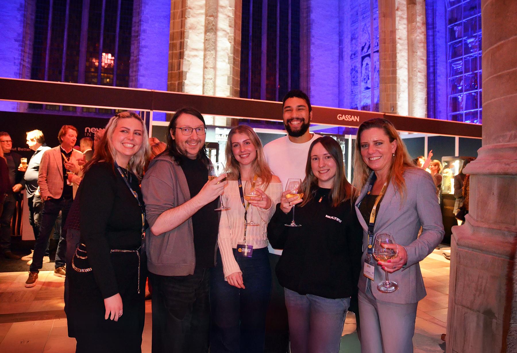 Ons team | zes lachende mensen
